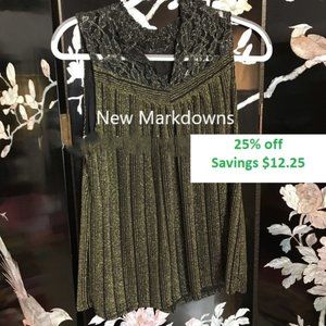 🐢metallic top with lace.  NWOT